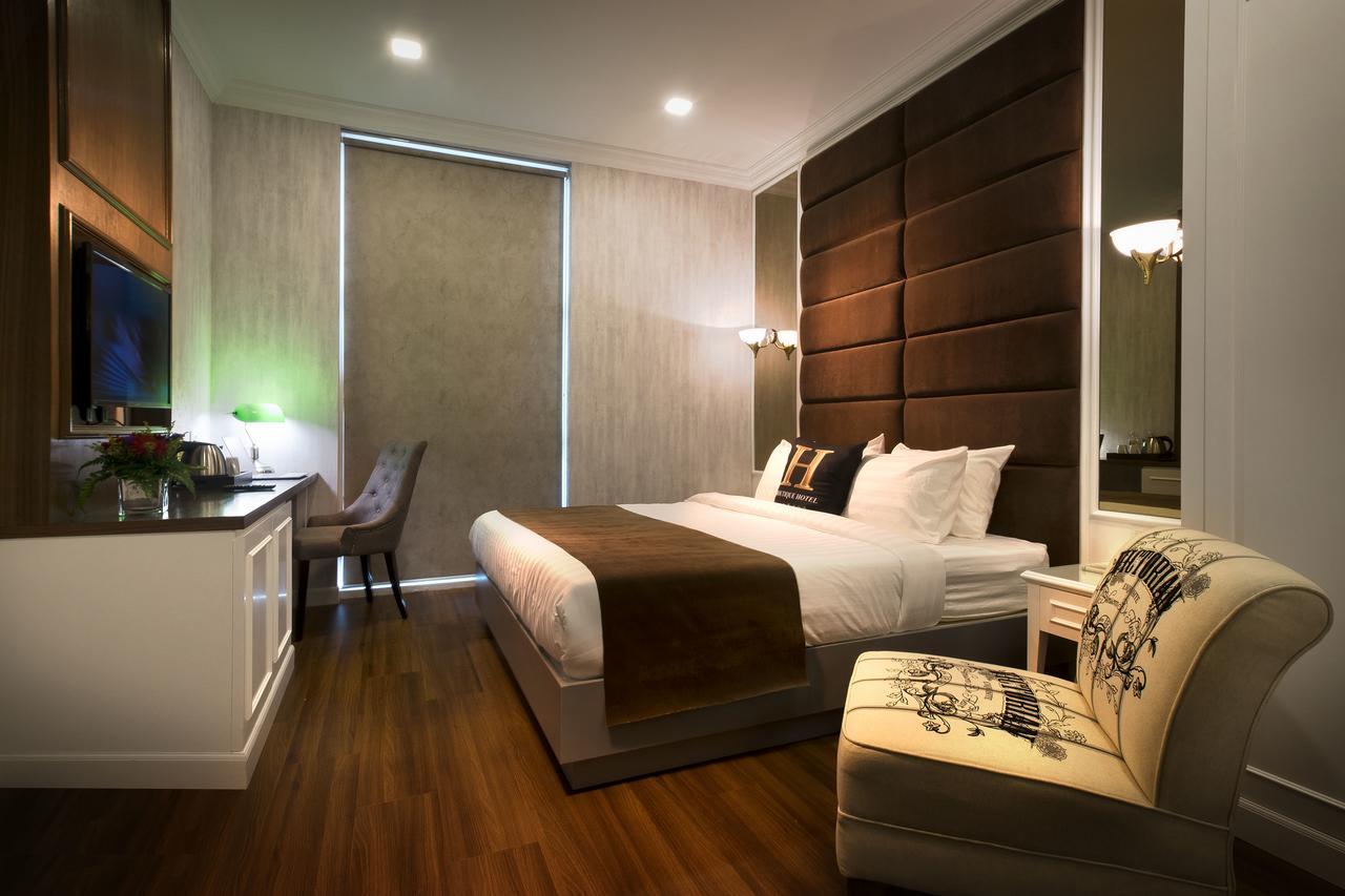 Premier King Room with Window